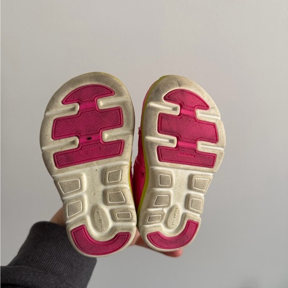 Stride Rite made to play Pink and Neon Yellow Kids sneakers - Picture 8 of 13